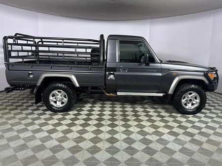 2022-Toyota-Land-Cruiser-79-40-Single-Cab_12
