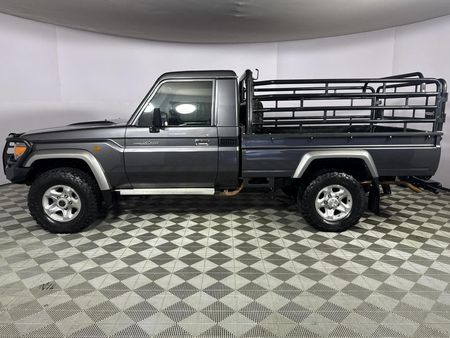 2022-Toyota-Land-Cruiser-79-40-Single-Cab_14