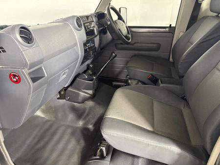 2022-Toyota-Land-Cruiser-79-40-Single-Cab_6