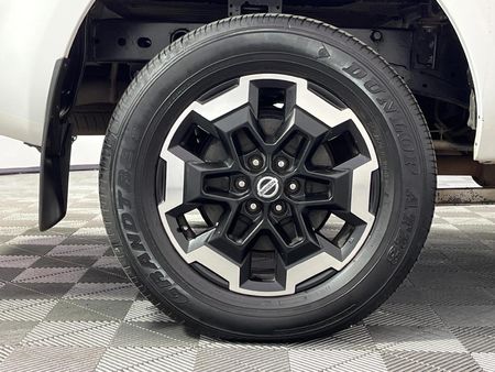 2022-Nissan-Navara-25-DDTi-LE-Plus-4X4-Auto-Double-Cab_6