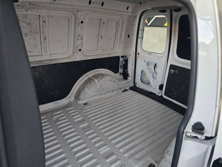 2017-Volkswagen-Caddy-16i-81kW-Panel-Van_12