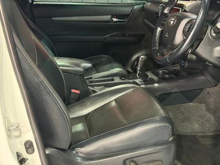 2023-Toyota-Hilux-28-GD-6-Raised-Body-Legend-4x4-Auto-Extended-Cab_11