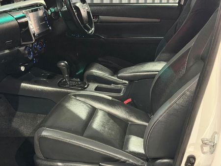 2023-Toyota-Hilux-28-GD-6-Raised-Body-Legend-4x4-Auto-Extended-Cab_12