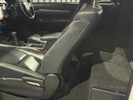2023-Toyota-Hilux-28-GD-6-Raised-Body-Legend-4x4-Auto-Extended-Cab_14