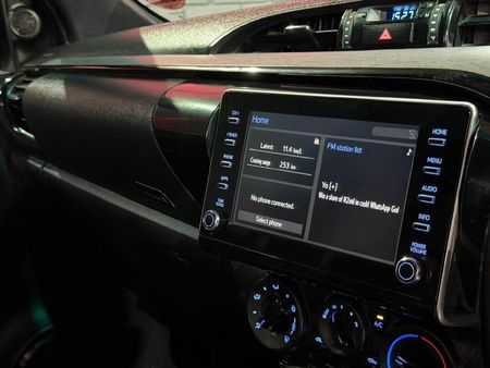 2023-Toyota-Hilux-28-GD-6-Raised-Body-Legend-4x4-Auto-Extended-Cab_7