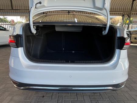 2024-Volkswagen-Polo-Sedan-10TSI-Style_8