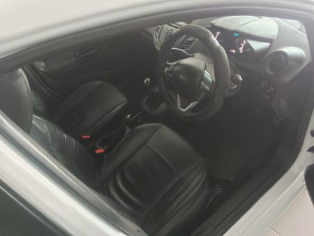 2017-Ford-Fiesta-10-EcoBoost-Ambiente-5-dr_10