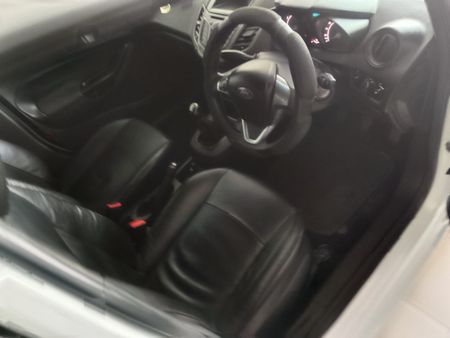2017-Ford-Fiesta-10-EcoBoost-Ambiente-5-dr_11