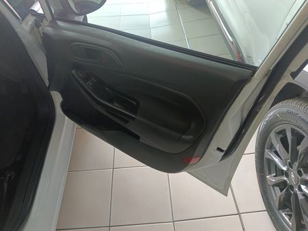 2017-Ford-Fiesta-10-EcoBoost-Ambiente-5-dr_7