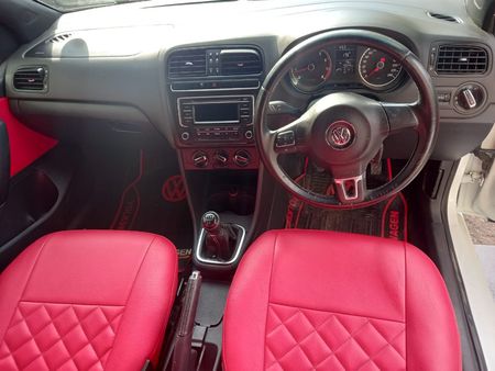 2014-Volkswagen-Polo-16-Comfortline_7