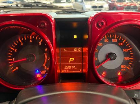 2021-Suzuki-Jimny-15-GLX-Auto_10