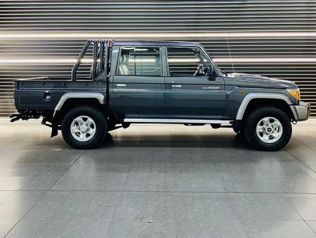 2023-Toyota-Land-Cruiser-79-40-Double-Cab_10