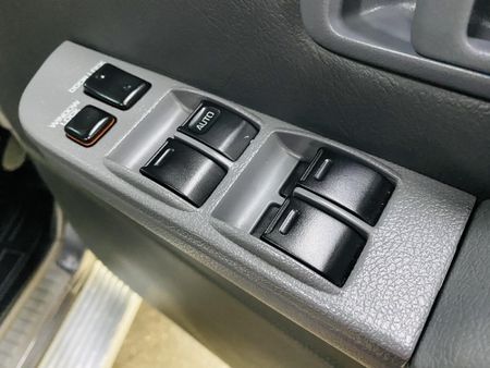 2023-Toyota-Land-Cruiser-79-40-Double-Cab_12