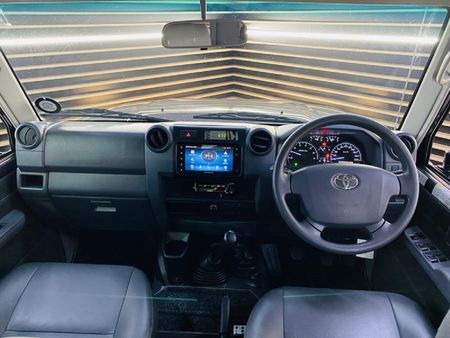 2023-Toyota-Land-Cruiser-79-40-Double-Cab_15