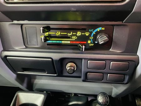 2023-Toyota-Land-Cruiser-79-40-Double-Cab_18