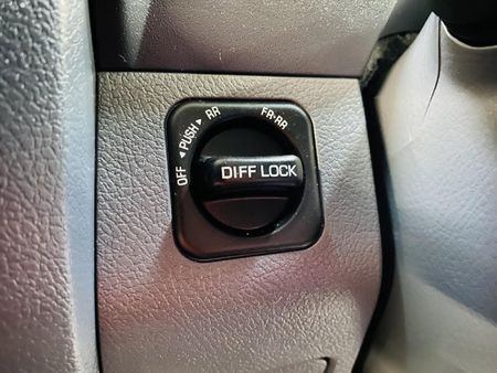2023-Toyota-Land-Cruiser-79-40-Double-Cab_21