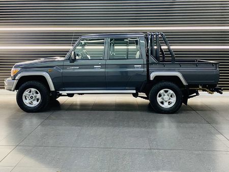 2023-Toyota-Land-Cruiser-79-40-Double-Cab_5