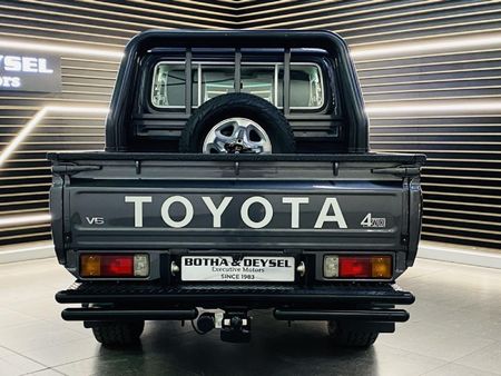 2023-Toyota-Land-Cruiser-79-40-Double-Cab_7