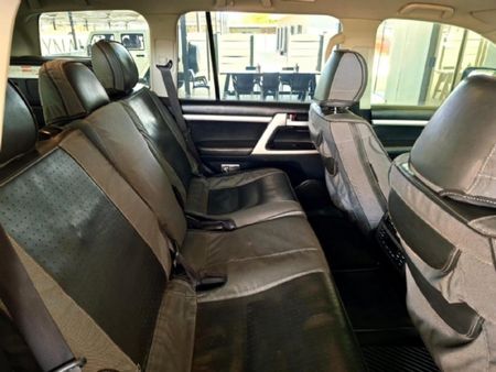 2016-Toyota-Land-Cruiser-200-45-D-V8-VX-Auto_9