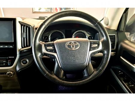 2016-Toyota-Land-Cruiser-200-45-D-V8-VX-Auto_12