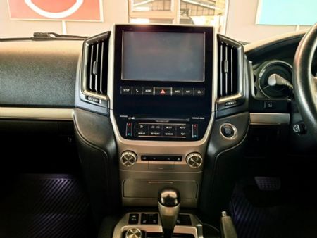 2016-Toyota-Land-Cruiser-200-45-D-V8-VX-Auto_13