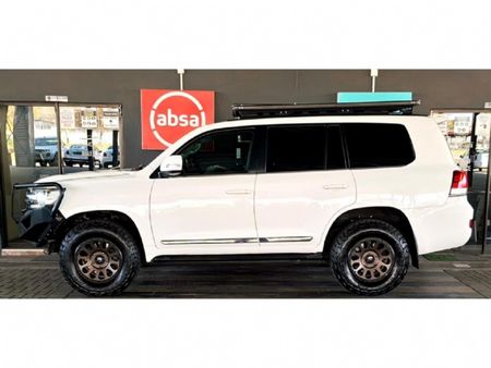 2016-Toyota-Land-Cruiser-200-45-D-V8-VX-Auto_3