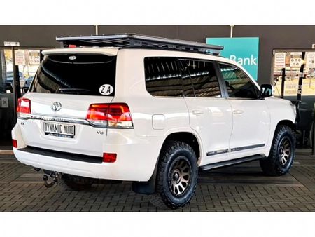 2016-Toyota-Land-Cruiser-200-45-D-V8-VX-Auto_6
