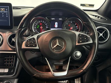 2018-Mercedes-Benz-GLA-200d-Auto_11