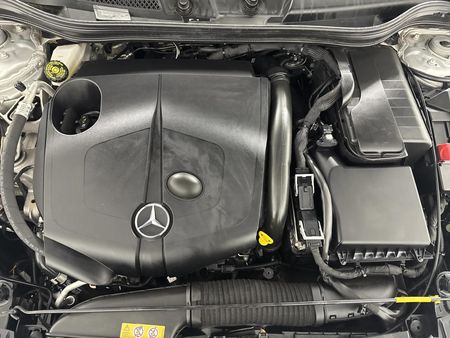 2018-Mercedes-Benz-GLA-200d-Auto_12
