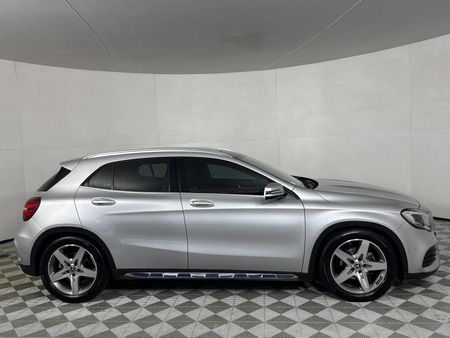 2018-Mercedes-Benz-GLA-200d-Auto_16