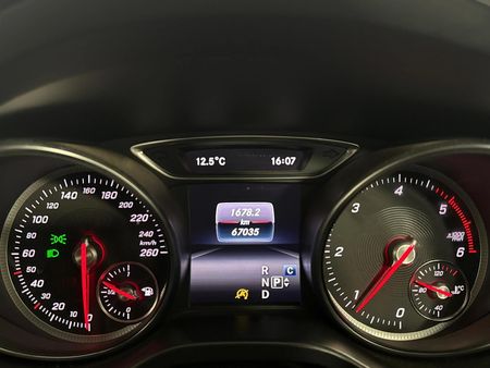 2018-Mercedes-Benz-GLA-200d-Auto_2