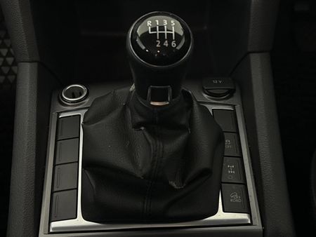 2015-Volkswagen-Amarok-20-BiTDI-Highline-132kW-Double-Cab_10