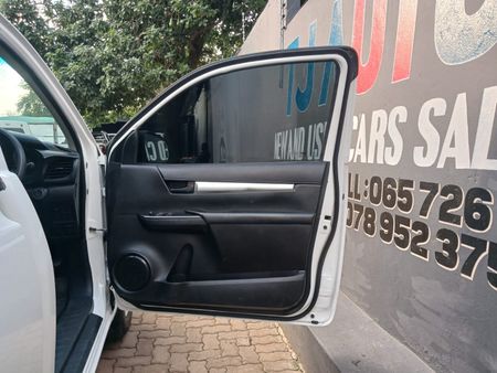 2023-Toyota-Hilux-24-GD-Single-Cab_9