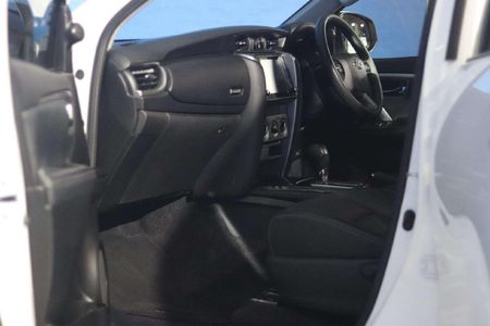 2023-Toyota-Fortuner-24-GD-6-RB-Auto_9