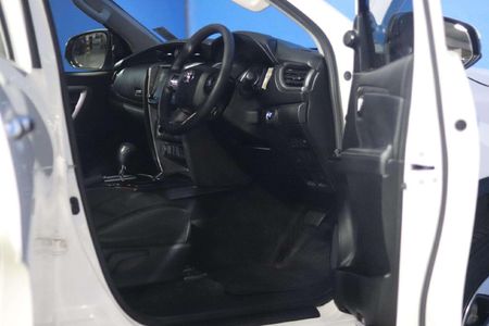 2023-Toyota-Fortuner-24-GD-6-RB-Auto_8