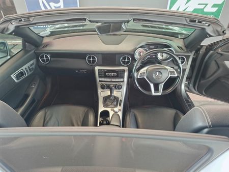 2011-Mercedes-Benz-SLK-200-Kompressor-Auto_11