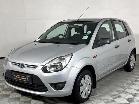 2011-Ford-Figo-14-Ambiente_0