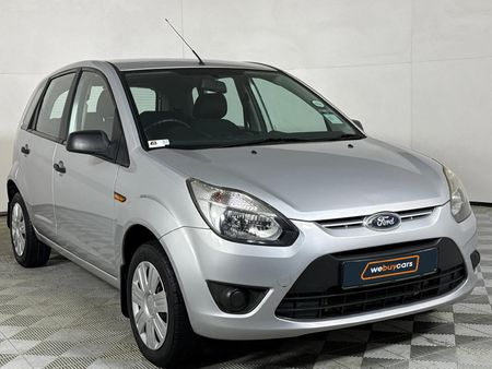 2011-Ford-Figo-14-Ambiente_9