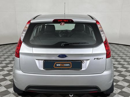 2011-Ford-Figo-14-Ambiente_11