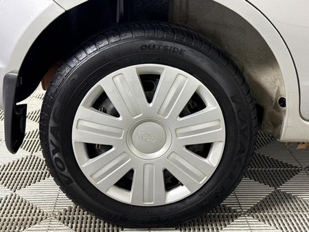 2011-Ford-Figo-14-Ambiente_5