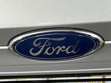 2011-Ford-Figo-14-Ambiente_7