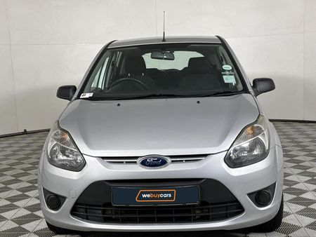 2011-Ford-Figo-14-Ambiente_8