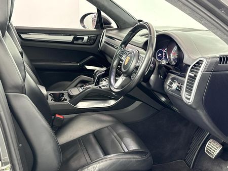 2019-Porsche-Cayenne-Turbo_9