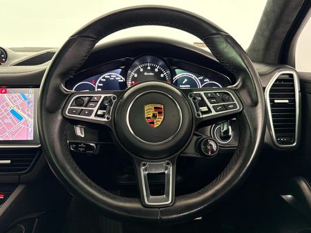 2019-Porsche-Cayenne-Turbo_13