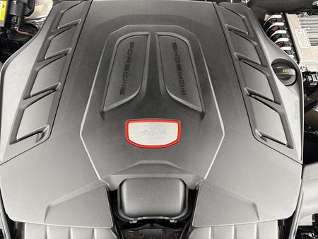 2019-Porsche-Cayenne-Turbo_14