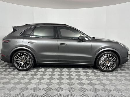 2019-Porsche-Cayenne-Turbo_18