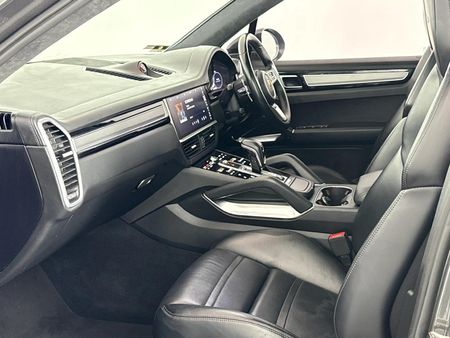 2019-Porsche-Cayenne-Turbo_8