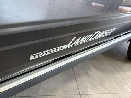 2025-Toyota-Land-Cruiser-76-28GD-6-Station-Wagon-VX_12