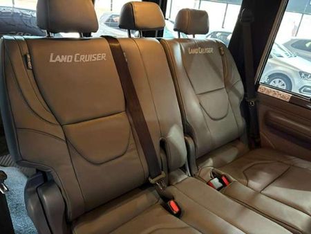 2025-Toyota-Land-Cruiser-76-28GD-6-Station-Wagon-VX_17
