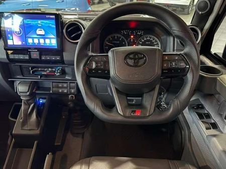 2025-Toyota-Land-Cruiser-76-28GD-6-Station-Wagon-VX_18